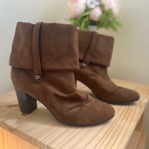 Brown ankle booties faux suede size 7.5 Kathy van zeeland